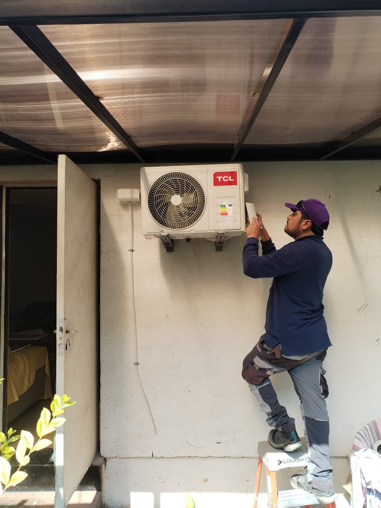 INSTALACION BASE SPLIT MURO 9 a 12 KBTU